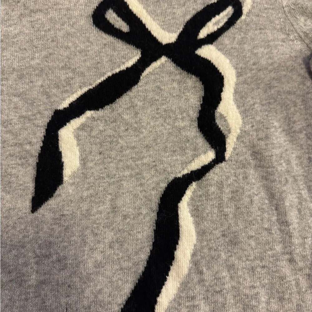 Banana Republic Gray Sweater with Black and White Bow Design XS